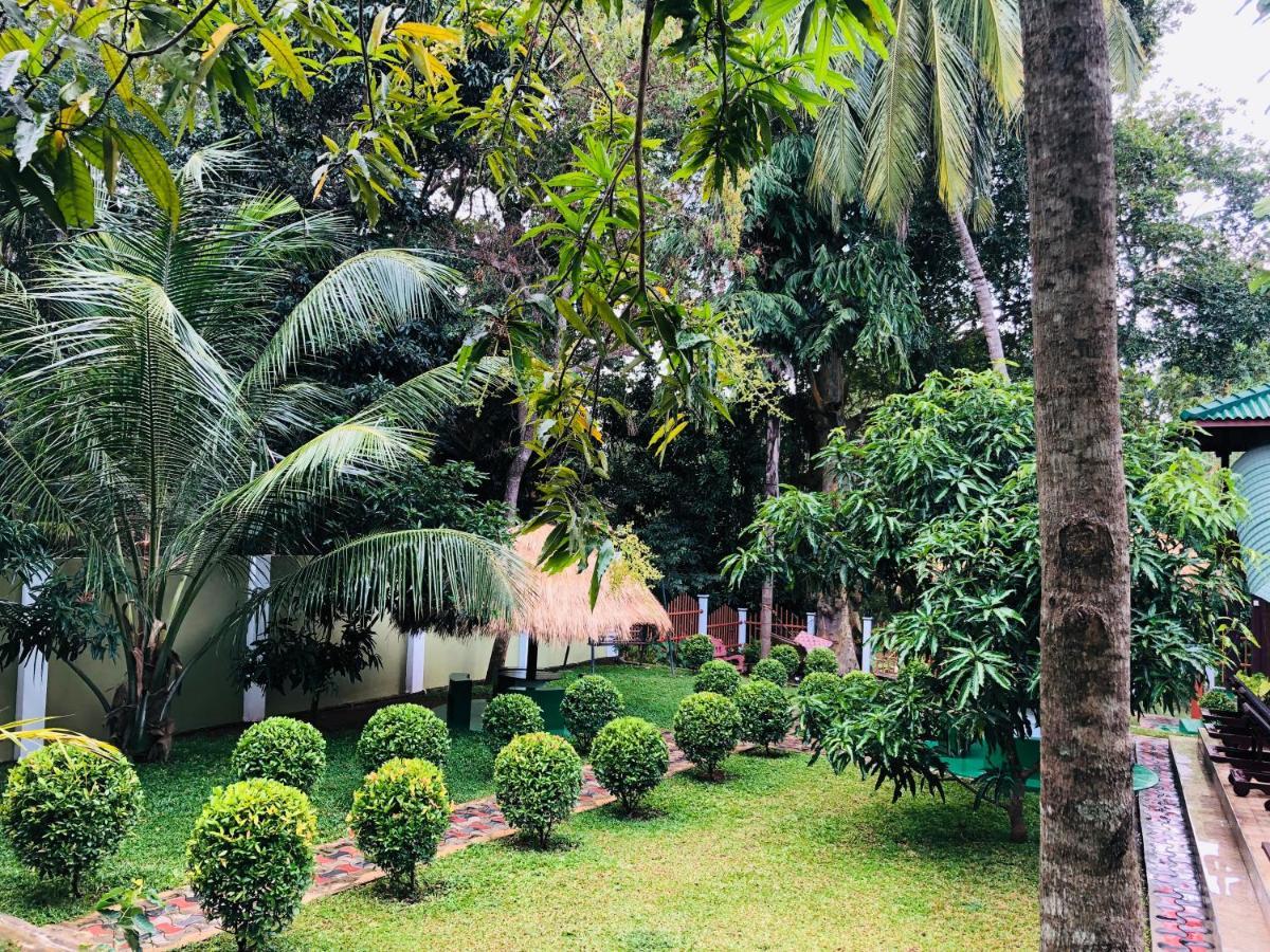 Hotel River Front Tissamaharama Exterior foto